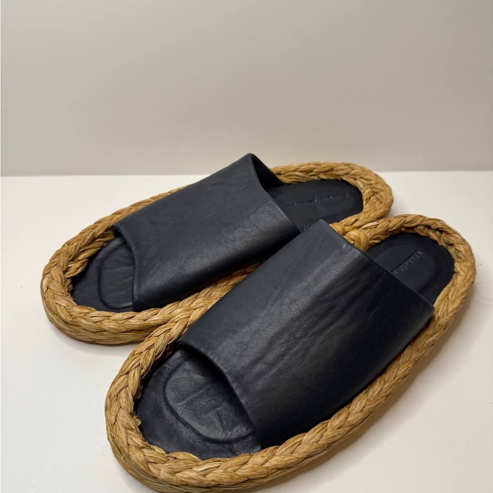 Paloma Barcelo Women’s Kaie Navy Napa Leather Slides. Size 37 EU/ 6.5 US - Picture 2 of 8